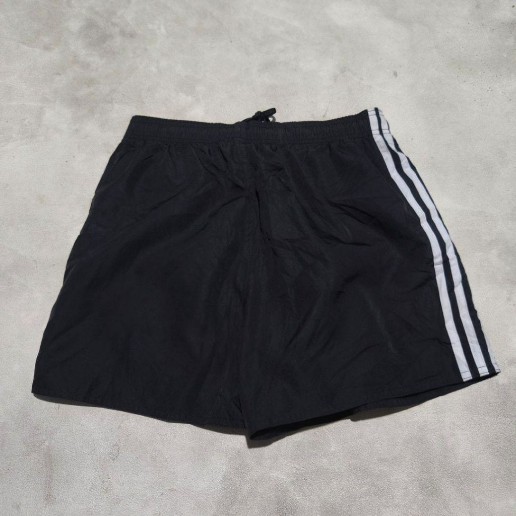 Celana pendek olahraga pria adidas hitam