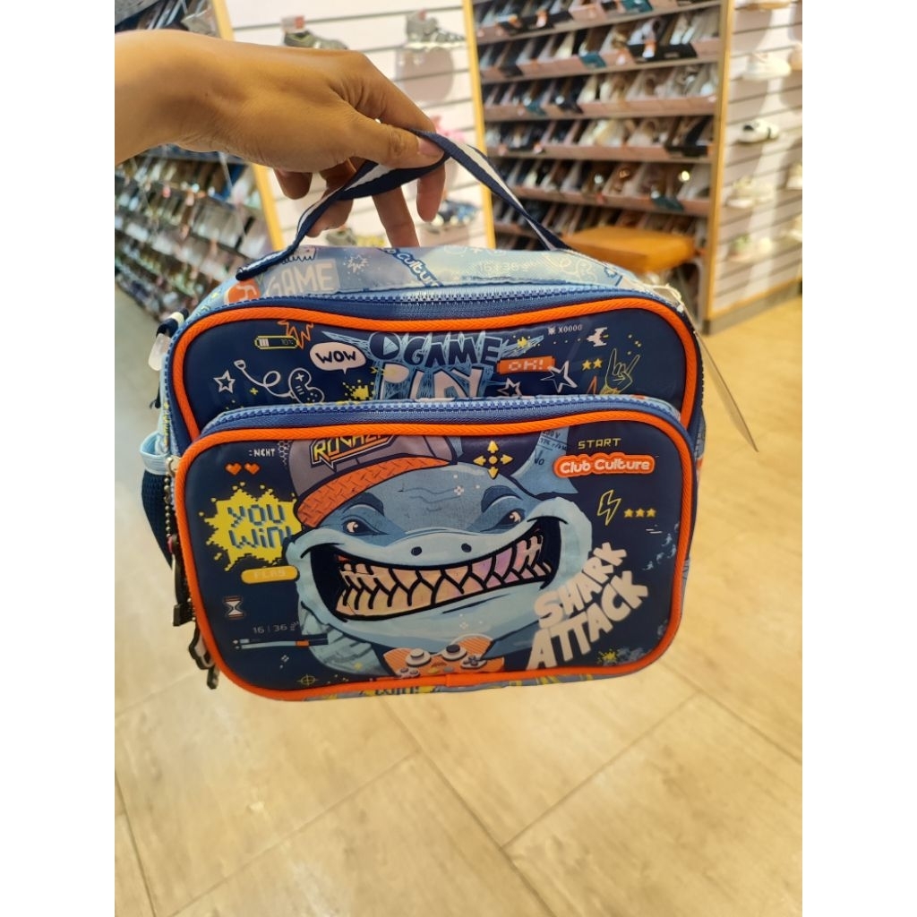 PROMO lunch bag kids/slingbag kids CCU shark blue by payless