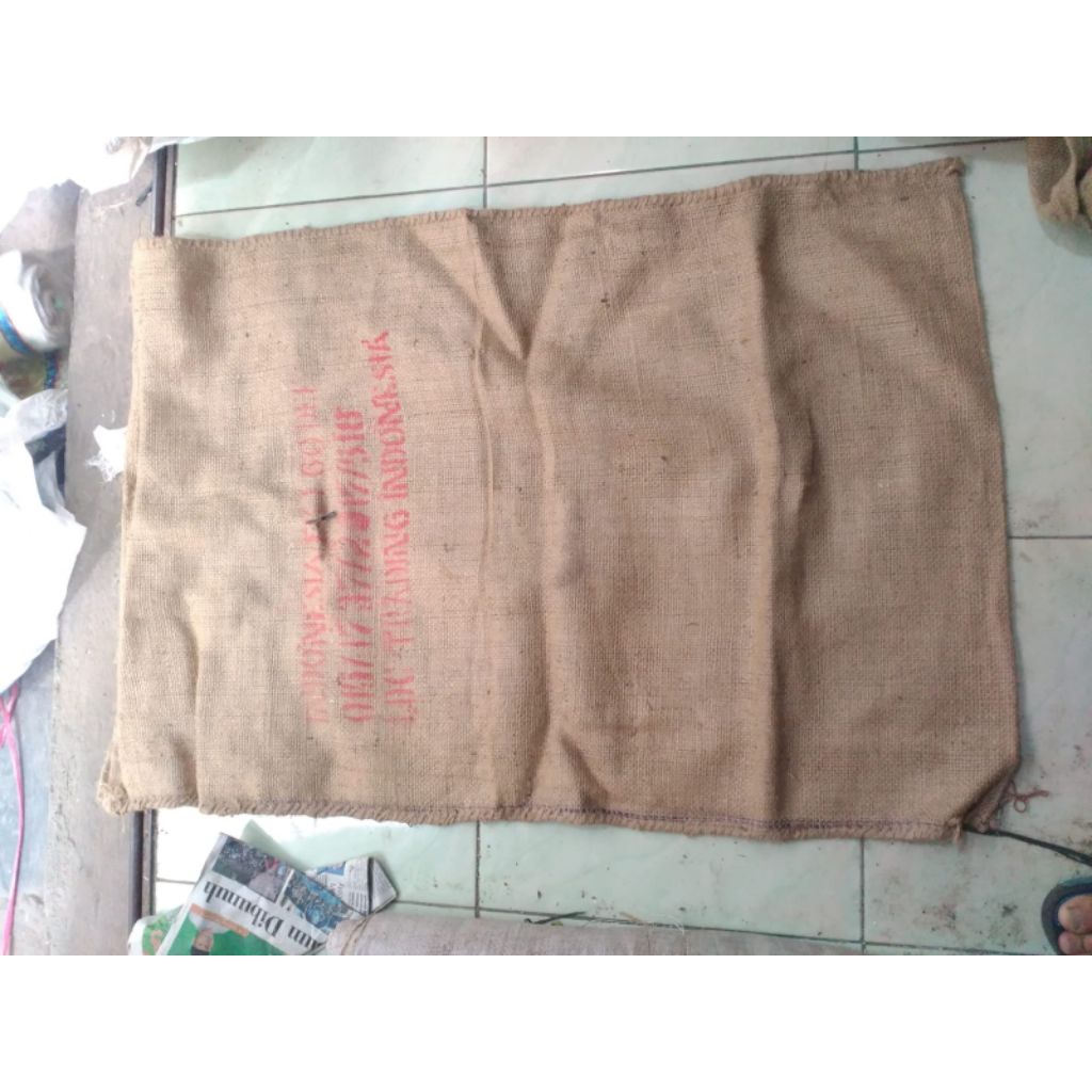 Karung goni muatan sampai 100 kg /karung goni untuk lomba 17 an terlaris