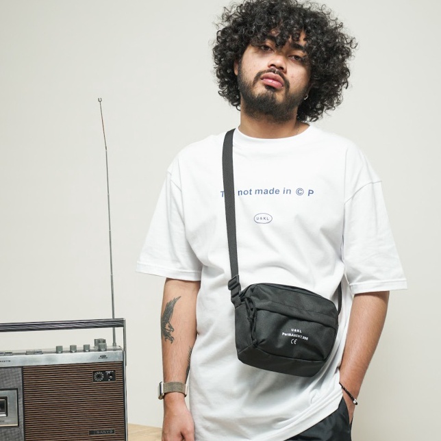 Terjangkau  UNKL347 Tas Slingbag Black Tas Kecil Motif SORO