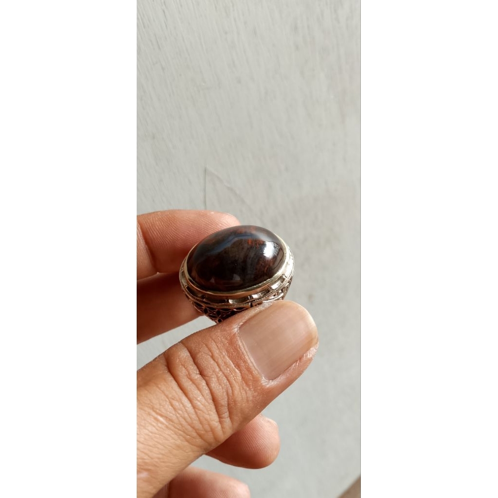 Batu galih kelor merah berenergi aktif