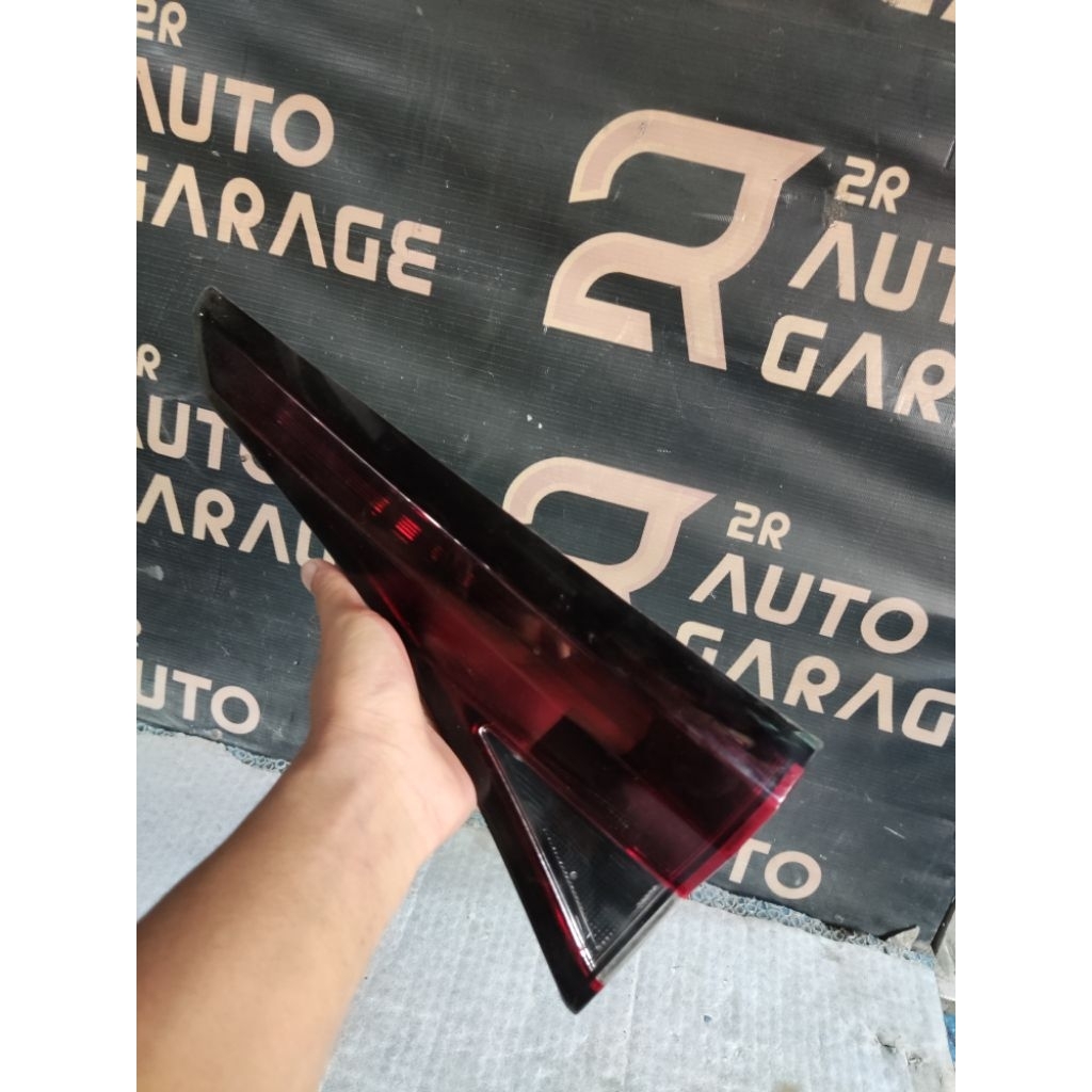 Reflektor stoplamp Avanza tipe E 2023