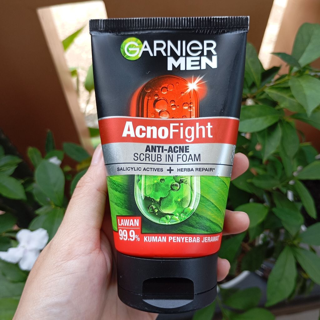 Garnier Men Acno Fight Anti-Acne Scrub In Foam 100ml 100 ml sabun cuci muka pria sabun jerawat facia