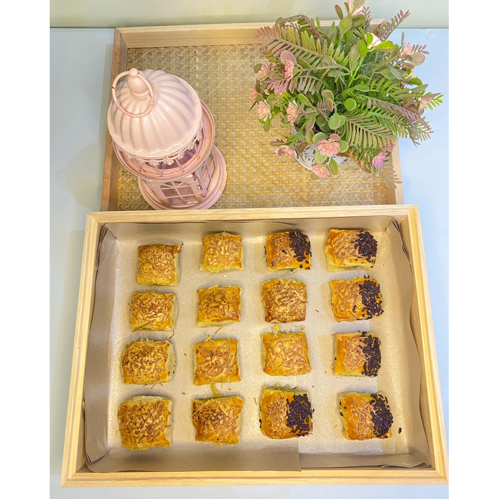 

Bolen Pisang by Berlian Bake House