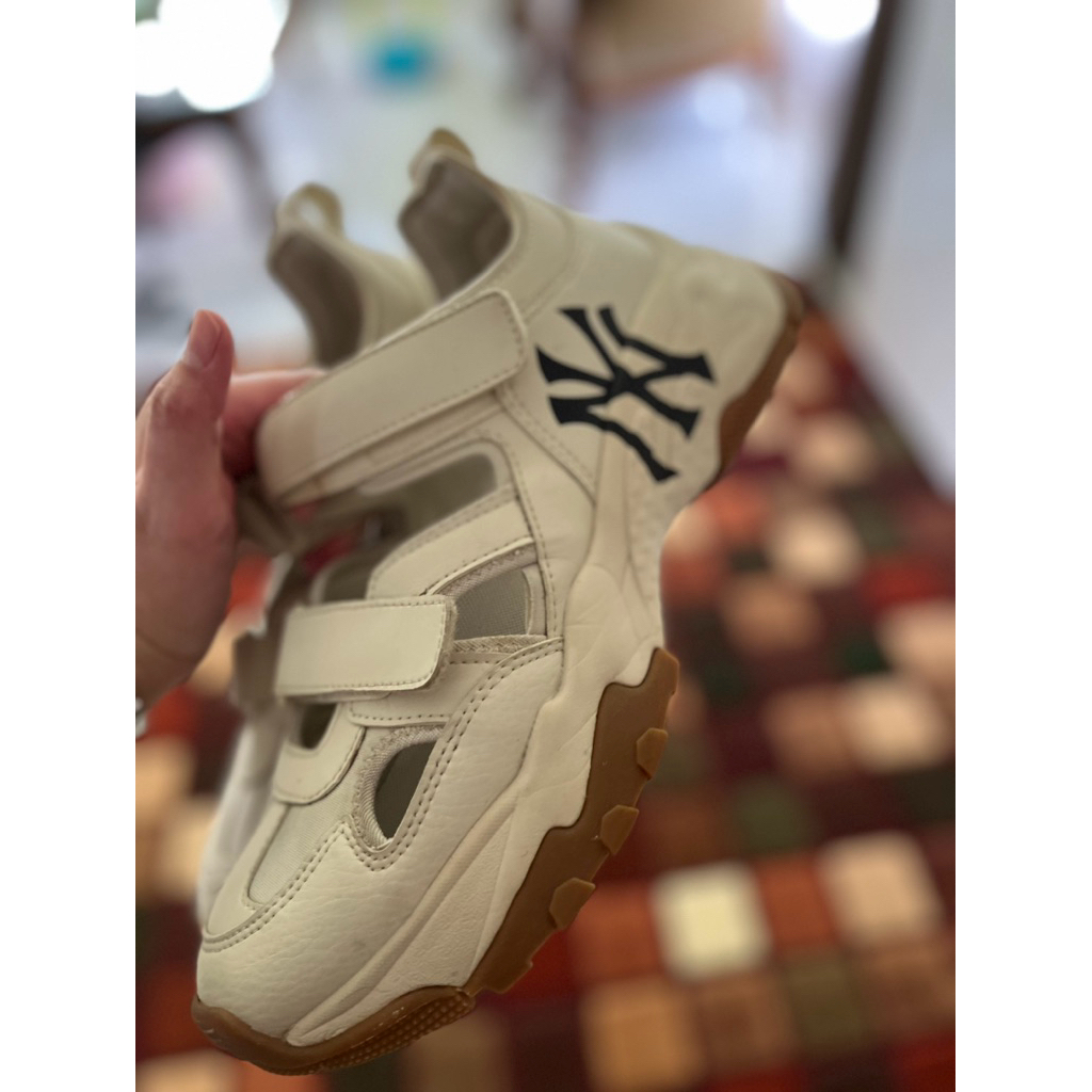 Preloved MLB Chunky Shoes 100% original