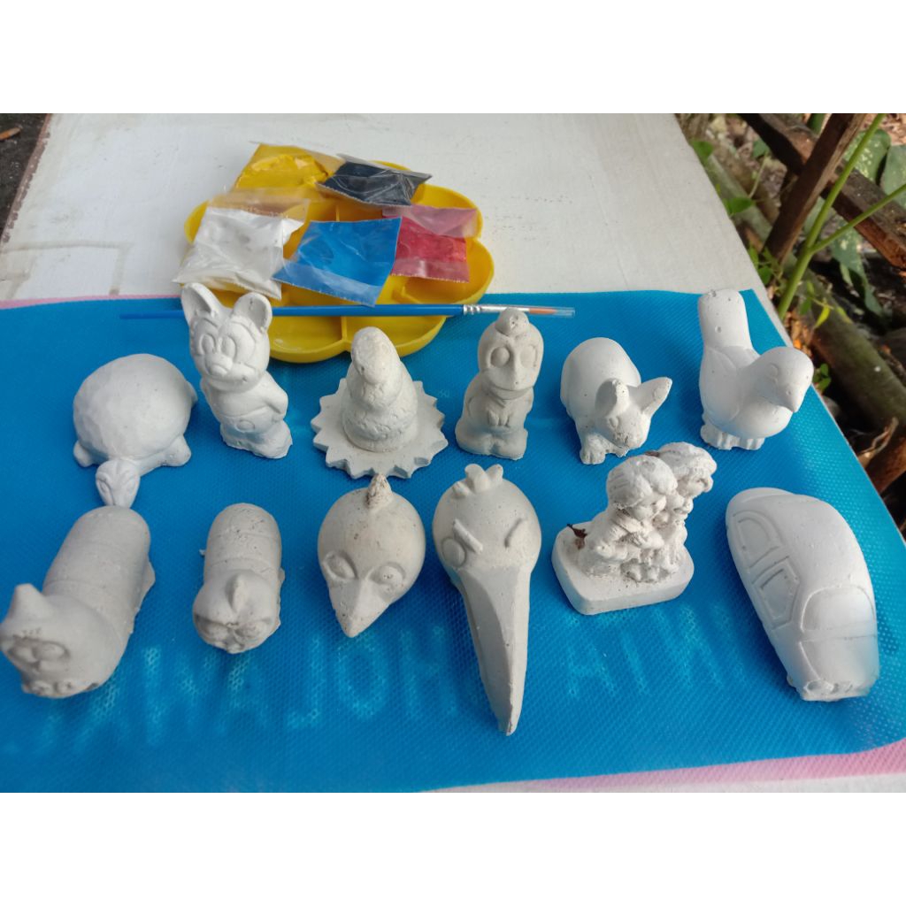 

paket 12 patung,1 kuas,5 cat,1 palet
