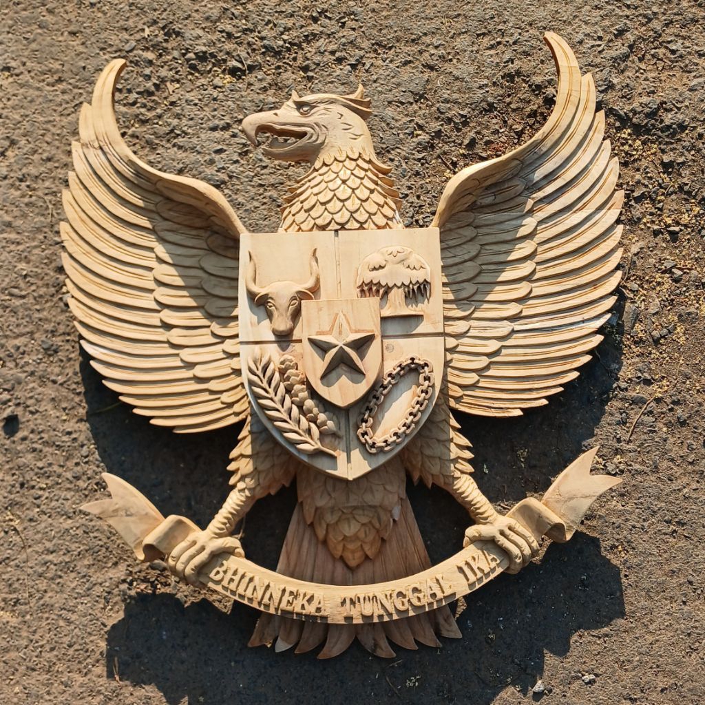 Hiasan Dinding Patung Garuda Pancasila Kayu Jati Ukir 3 Dimensi Tebal