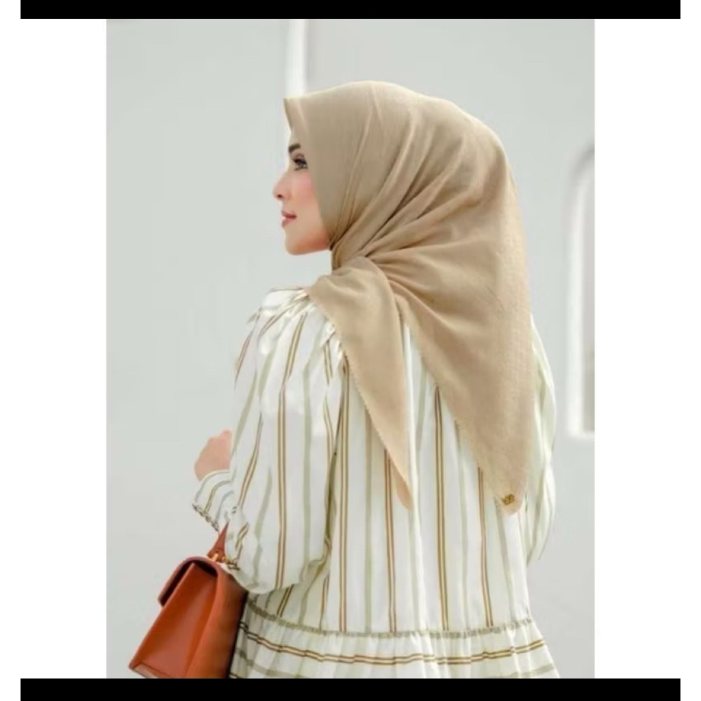 Buttonscarves Tapis Embossed Wheat