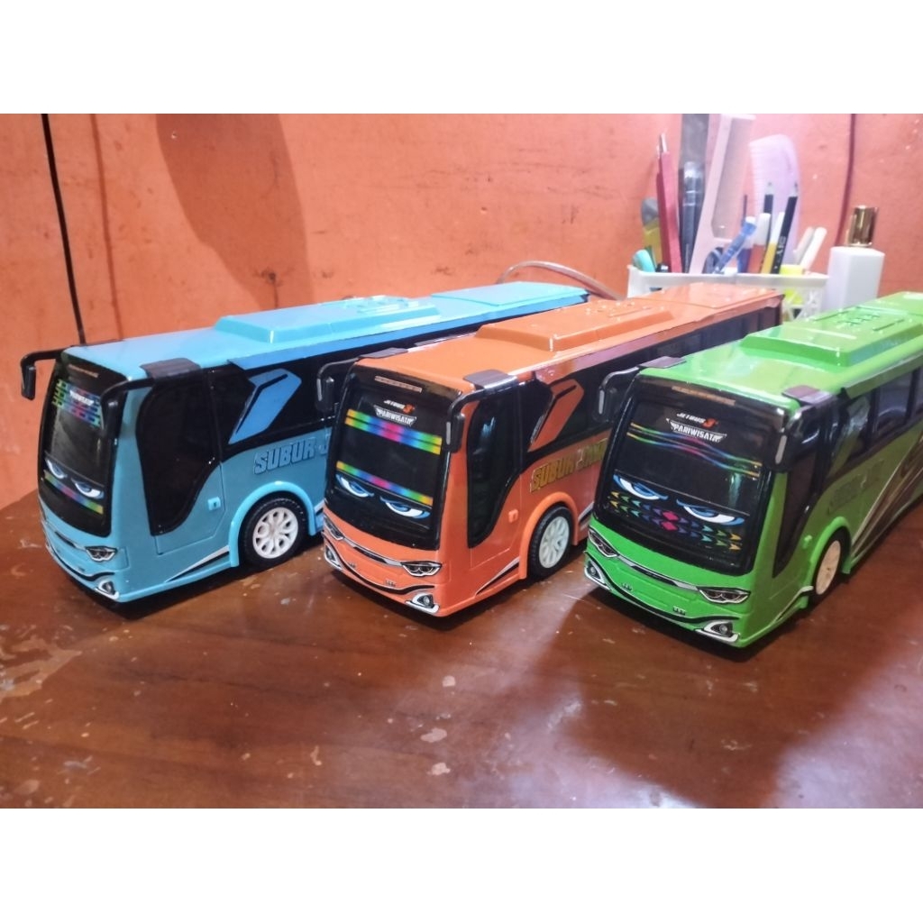 miniatur bus subur jaya