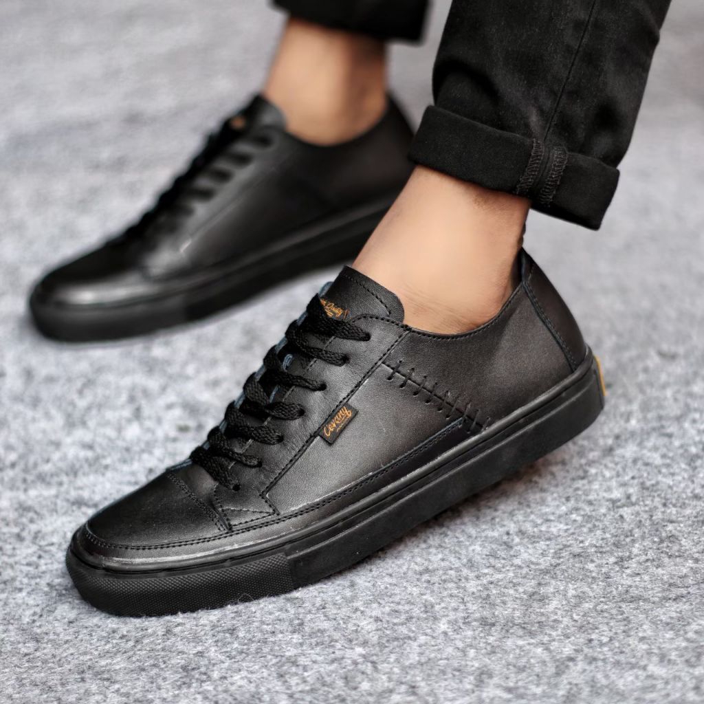 Sepatu Sneakers Pria  Hitam Original Kulit Asli
