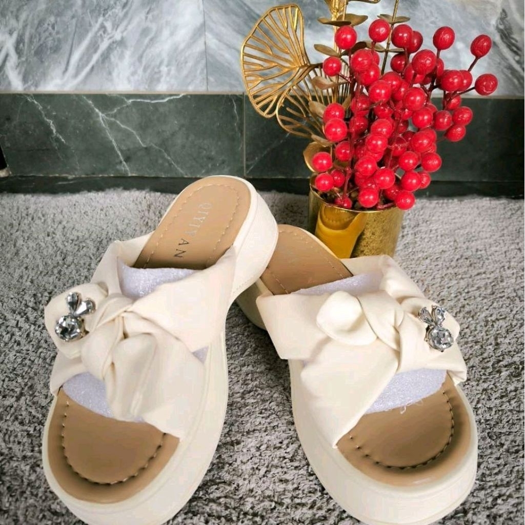 61820 Sandal Puffy Kekinian Wanita 5cm Sandal Korea Kekinian Wanita