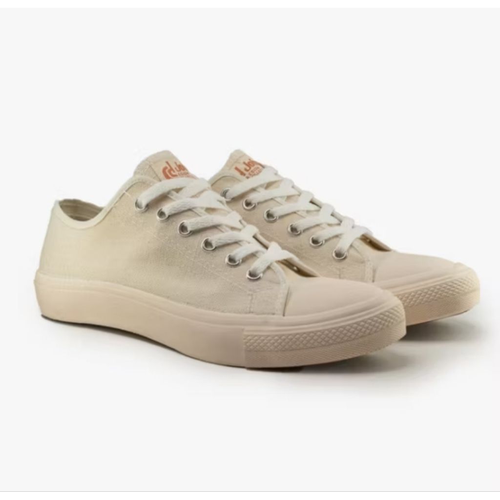 SEPATU JOHNSON MILKY