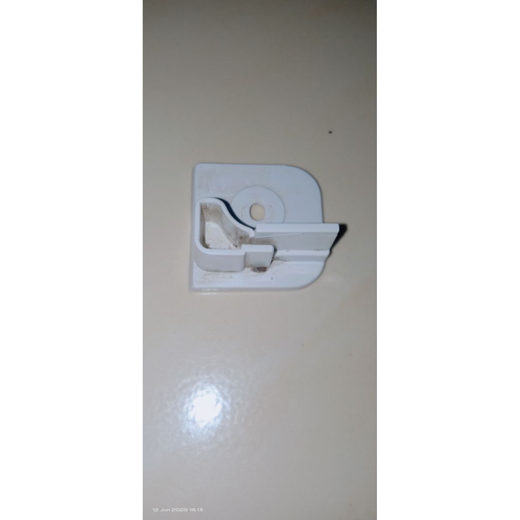 dudukan frizer/plastik peyangga frizer LG 6 rak