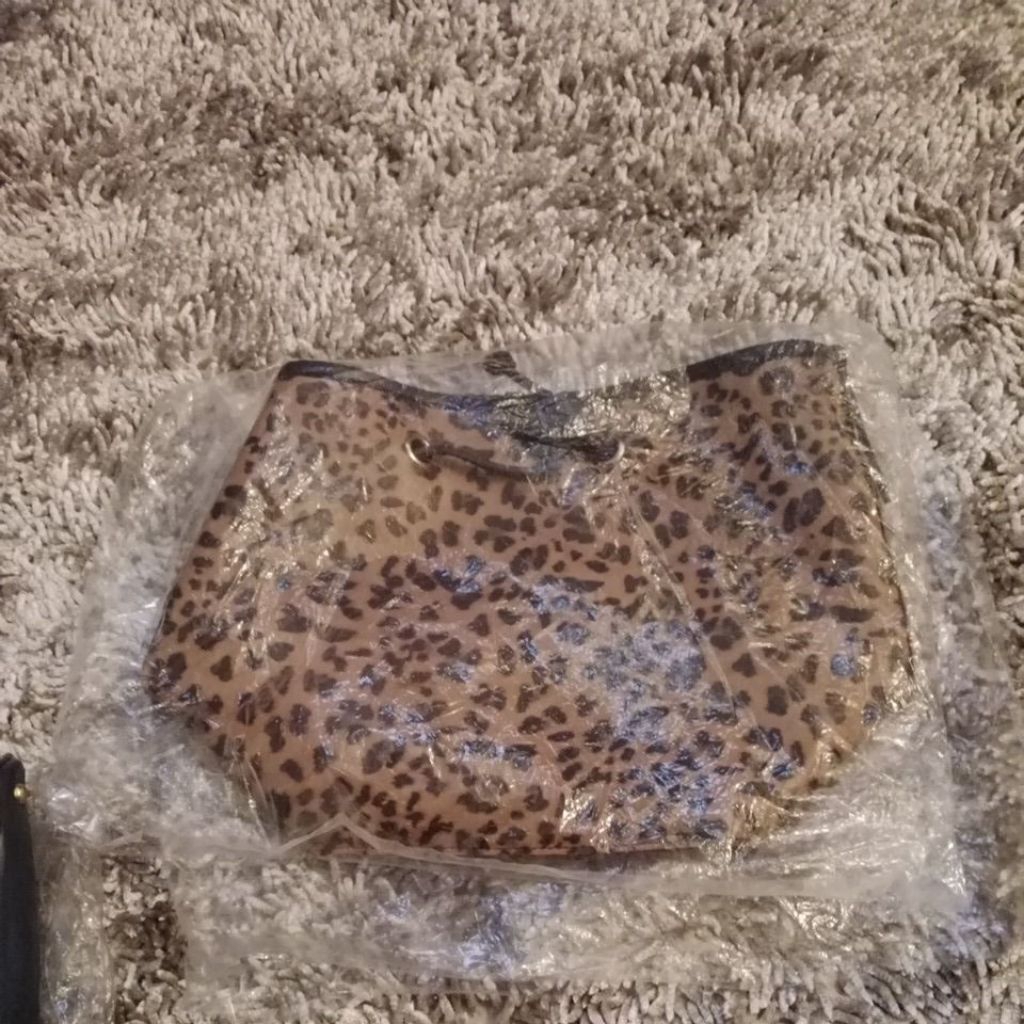 shoulder bag/tas bahu serut  leopard/preloved