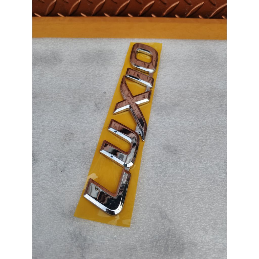 emblem tulisan Luxio chrome original