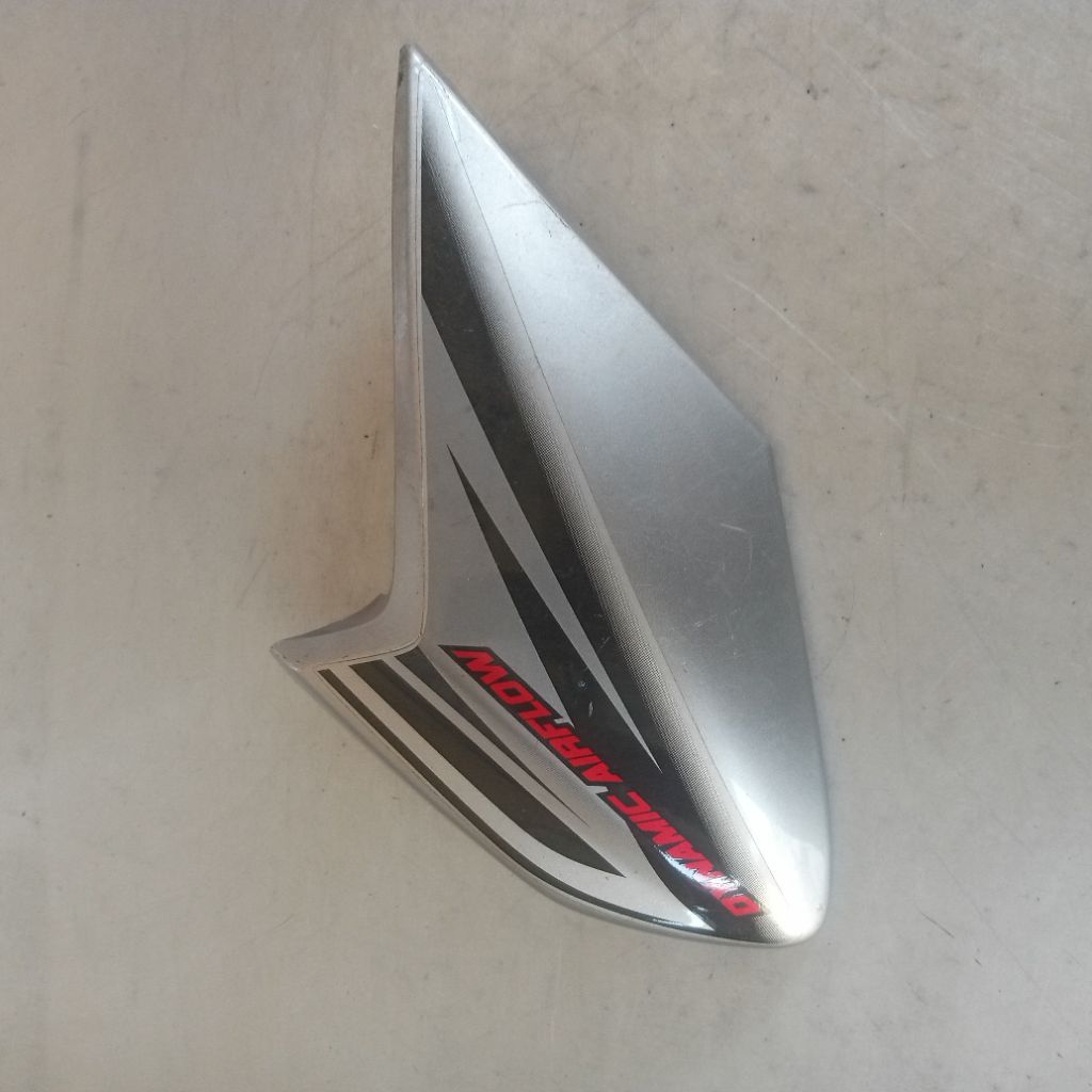 Sayap Tangki Honda Verza 150 original sebelah kiri bekas copotan motor