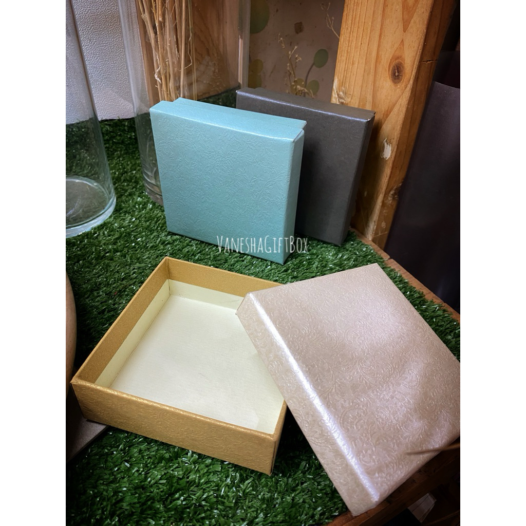 

Hardbox Box Perhiasan Kotak Kado Gift Box