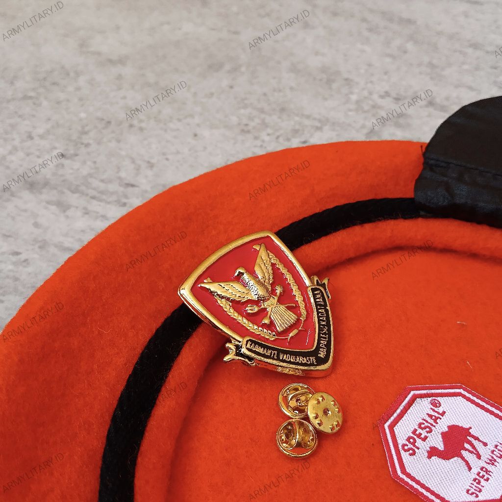 TOPI BARET DAN EMBLEM BARET PASKHAS