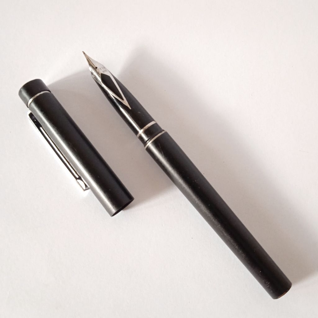 

Antik Pulpen Lama Merk Sheaffer Made in USA Bodi Logam Hitam Second Utuh Layak Koleksi