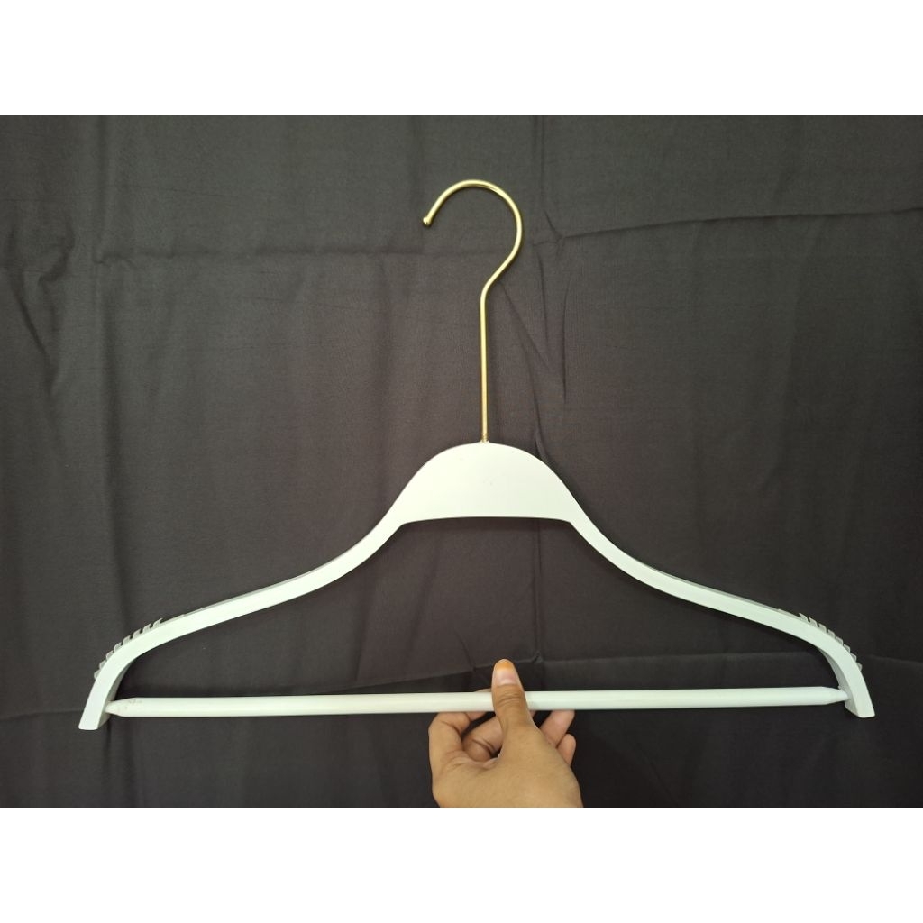 hangee zara/hanger baju wanita/hanger baju atasan/hanger putih zara/gantungan baju/gantungan baju za
