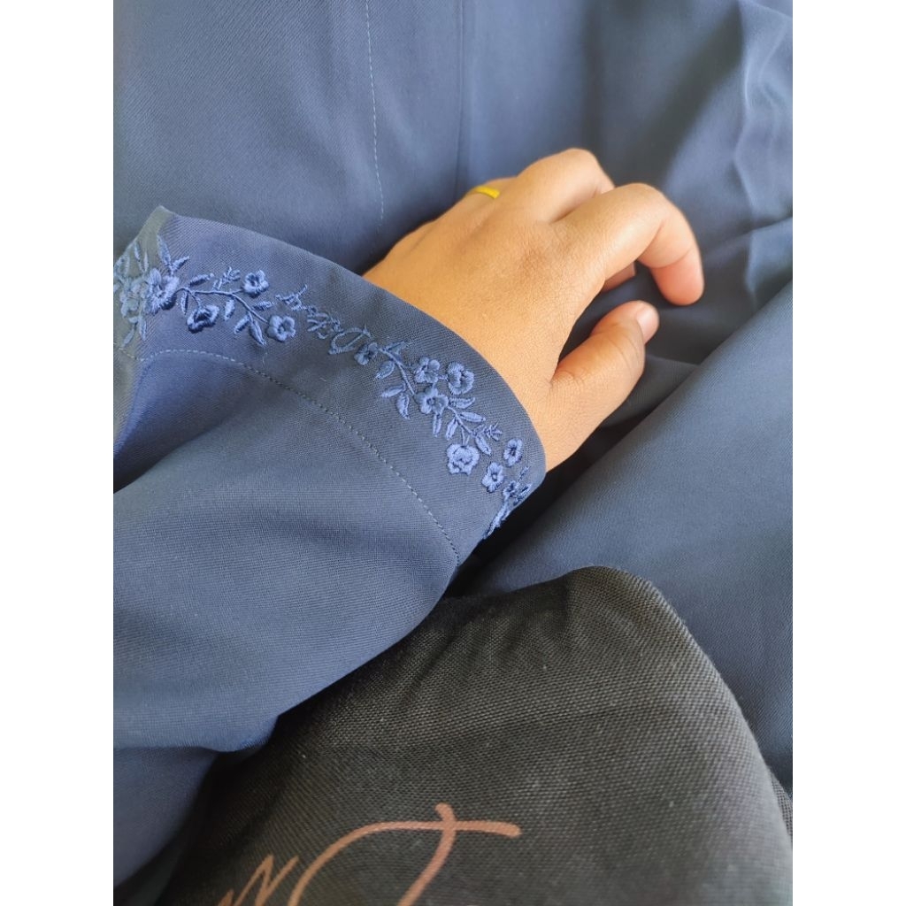 PRELOVED DITSY MOSLEM LORELIE DAN WAFA ABAYA MIDNIGHTBLUE SIZE L
