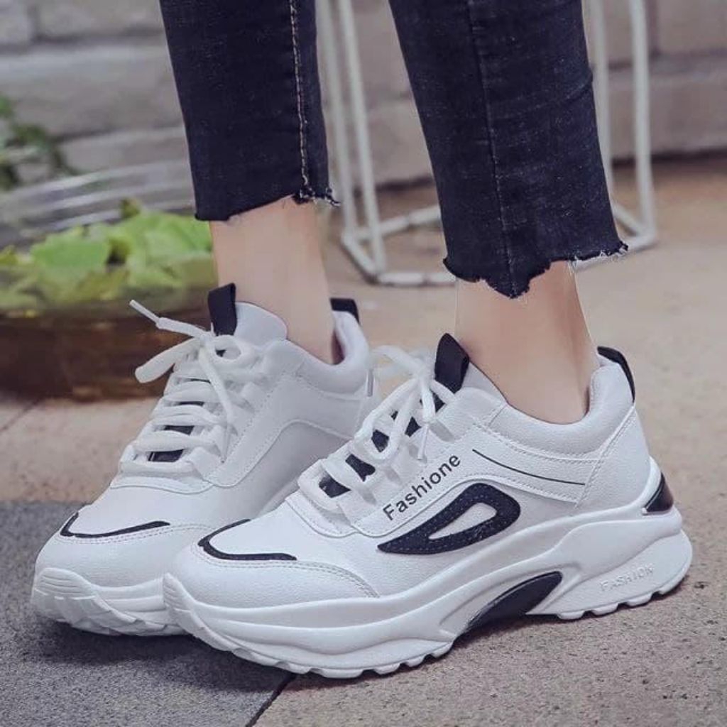 "Sepatu Sneakers Wanita Korea Kekinian | Sepatu Cewek Putih Trendy