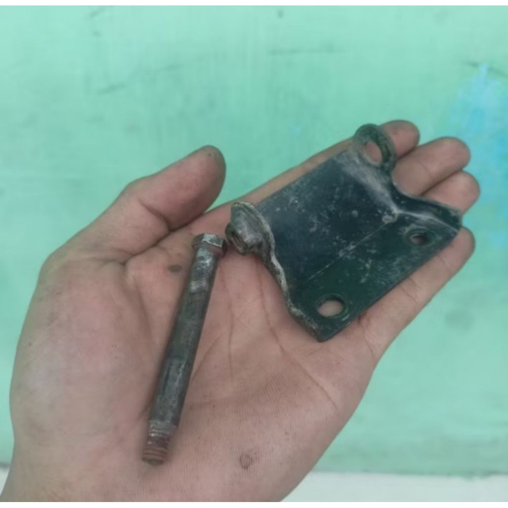 Engsel pengait jok vario 110 karbu lama CW original (copotan)