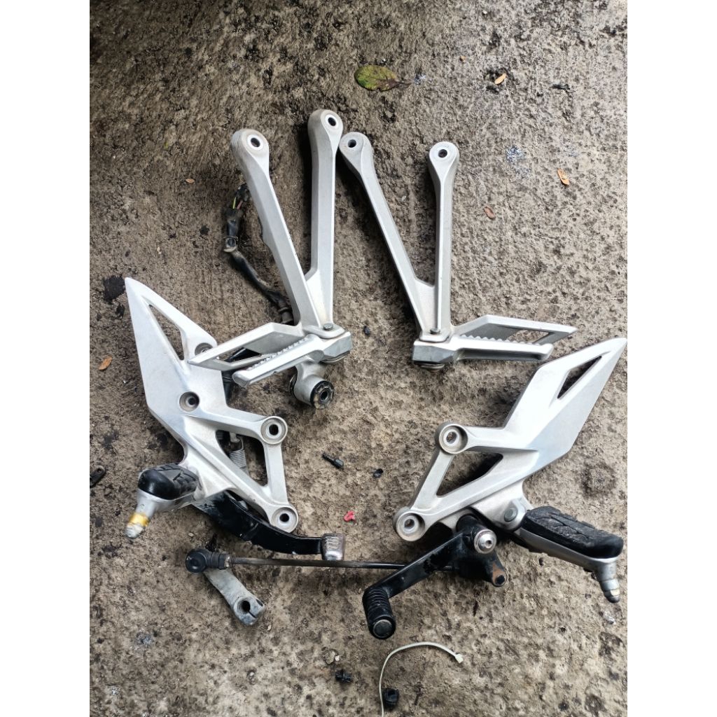 POSTEP DEPAN BELAKANG CBR STEP DEPAN BELAKANG CBR 150R FACELIFT