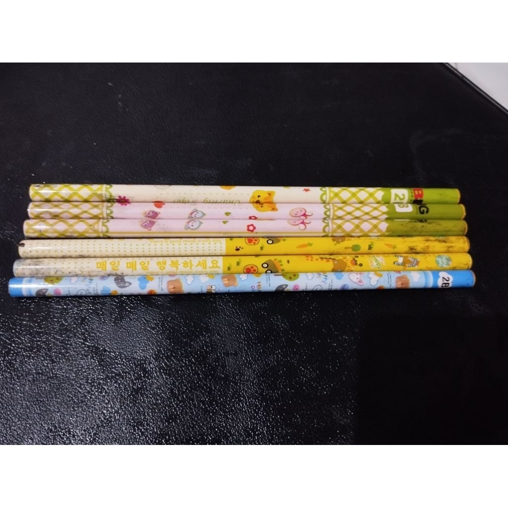

Pensil lucu 2B karakter