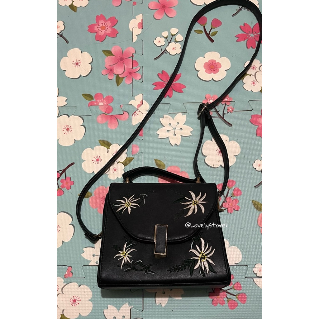 Tas preloved branded / Tas preloved lokal brand / Tas preloved murah / Slingbag Preloved / Handbag P