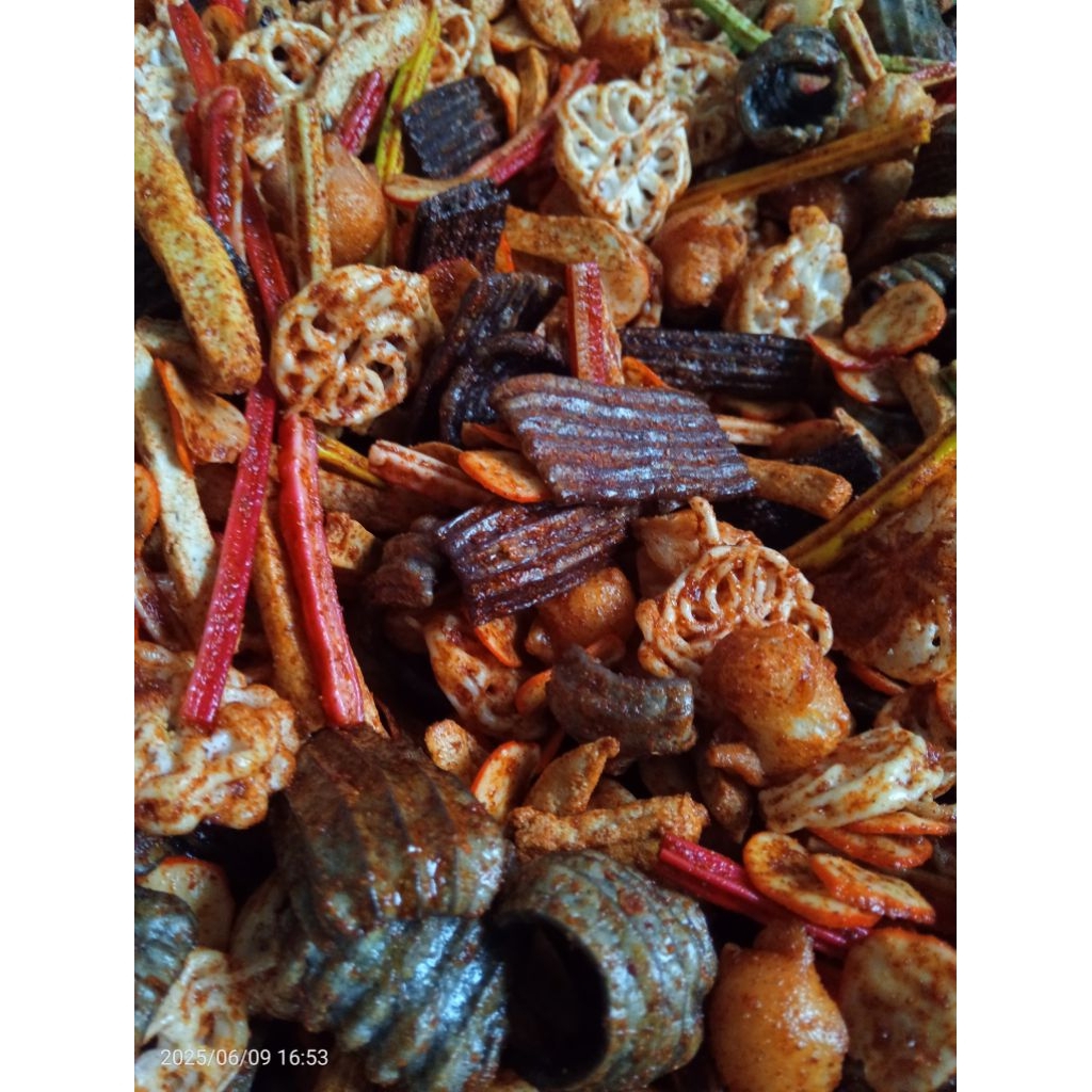 

SEBLAK KERING MIX CAMPUR, KERUPUK BAWANG, BETON,JENGKOL,PEDO,, SIOMAY,DAN BASRENG.