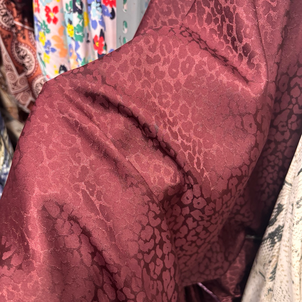 Kain Jaguar Satin Silk Premium - kain jaguar silk motif macan - kain satin jaguar silk - kain motif 