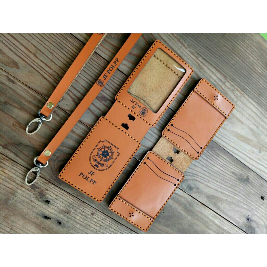 

Id Card Holder NameTag Gantungan KTA Model Lipat Model Magnet Bahan dari kulit sapi asli