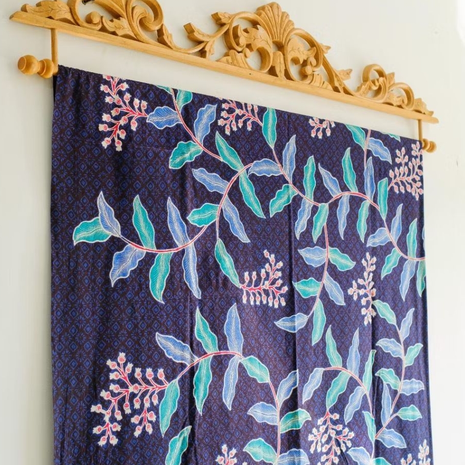 Kain batik tulis motif parijoto ungu
