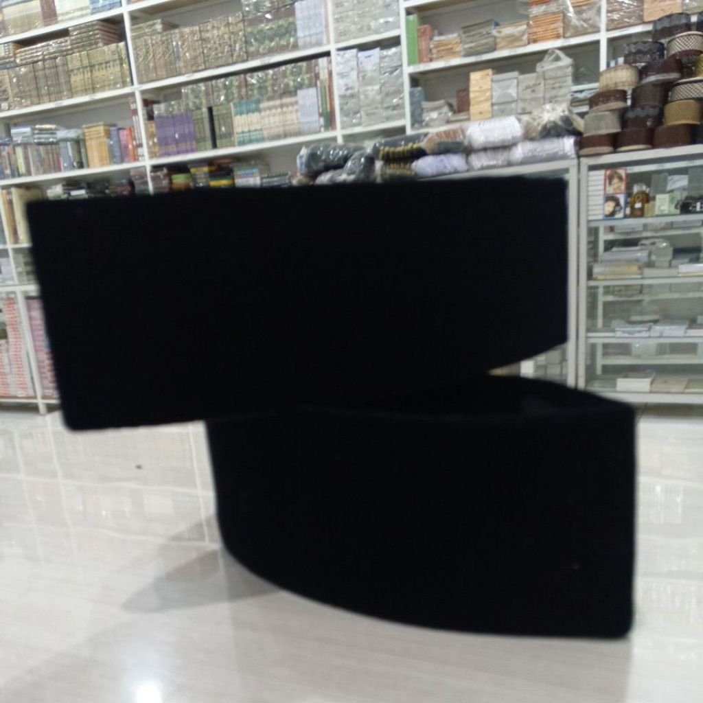 PECI FALCON HITAM POLOS KHAS ACEH/ DIBUAT DI ACEH. TINGGI 10/ 4 INCI