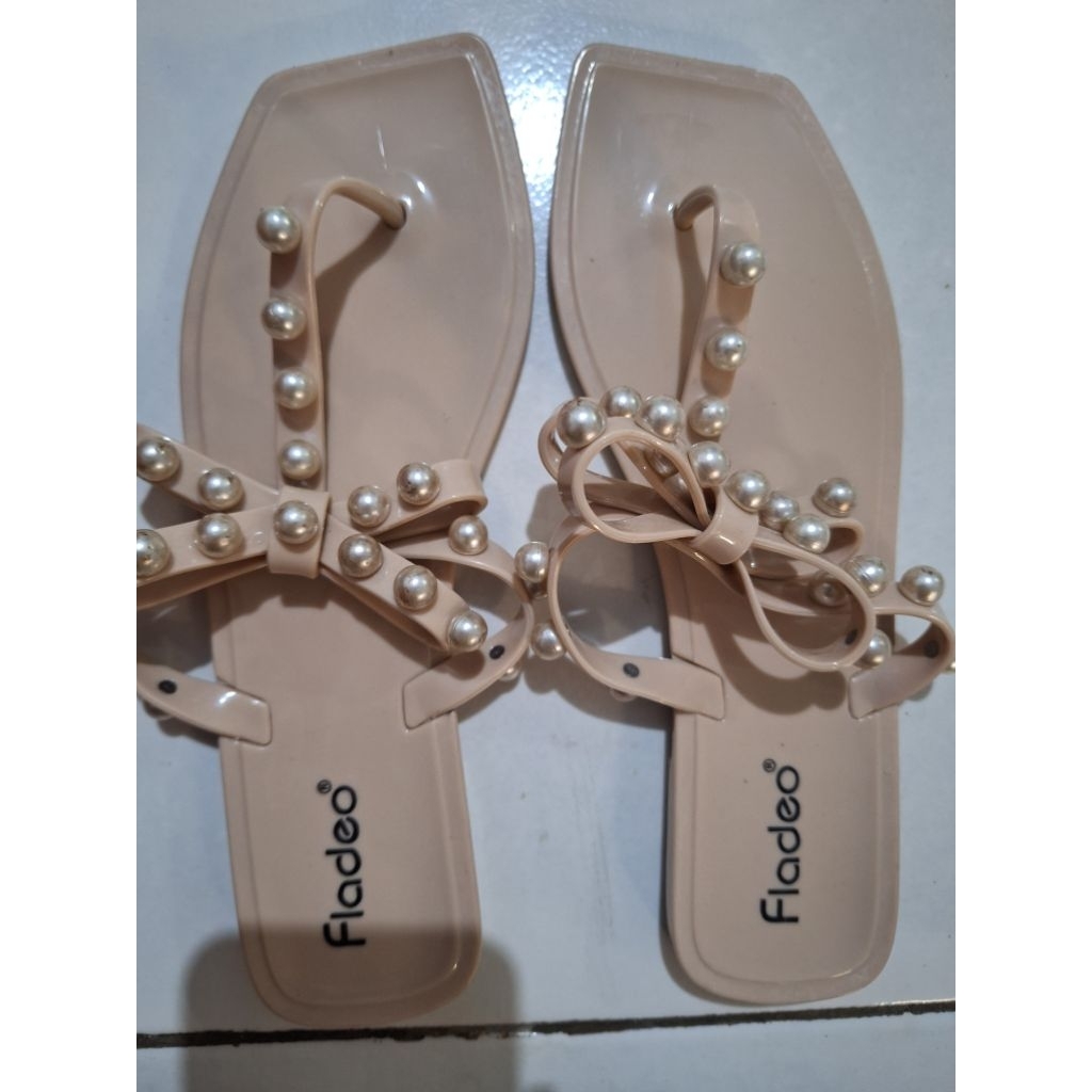 Sendal Teplek PVC Jelly Glossy Jepit Wanita - FLADEO