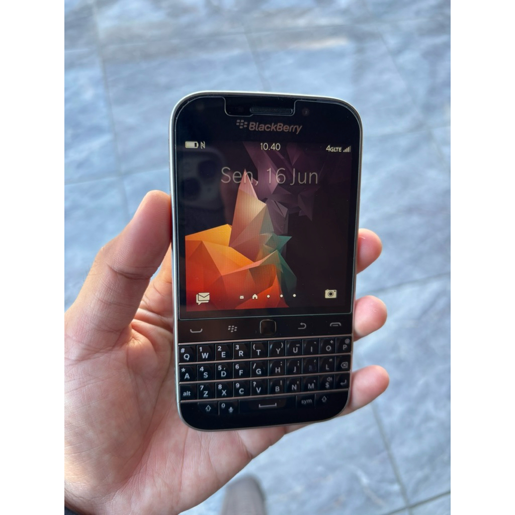 Blackberry q20 4G istimewa