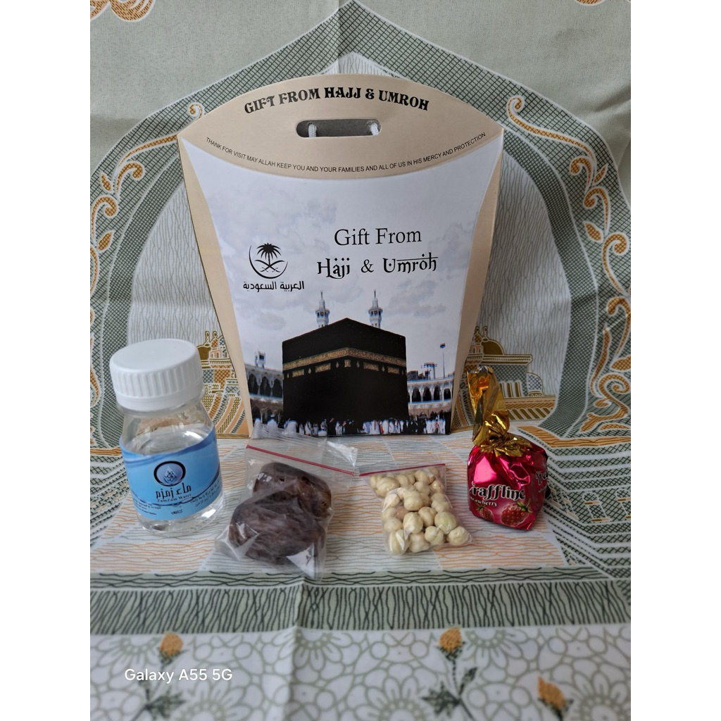 

Paket oleh oleh haji dan umroh Gift hampers paket dus ka’bah air zamzam original kurma khalas