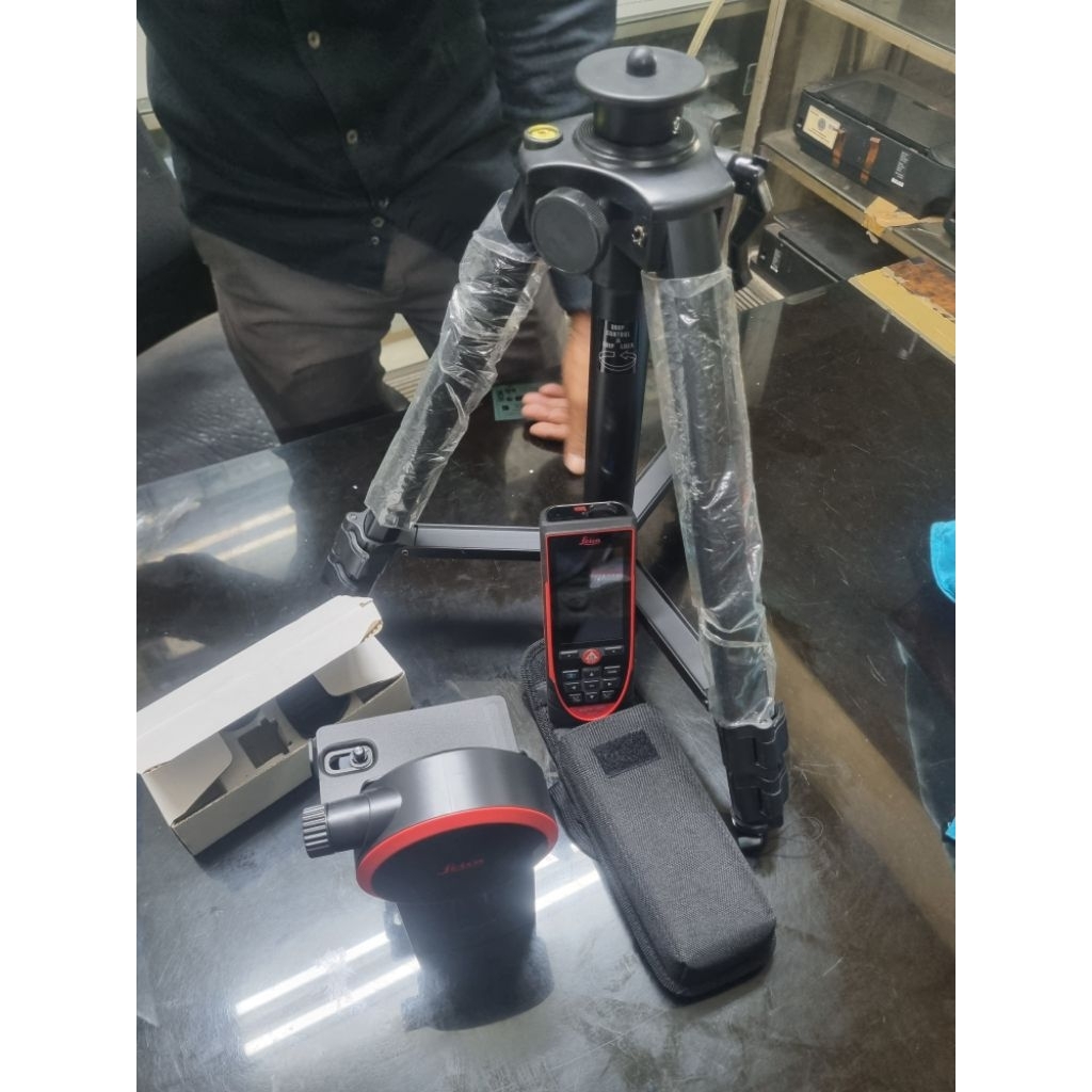 alat pengukur laser LEICA DISTO D810