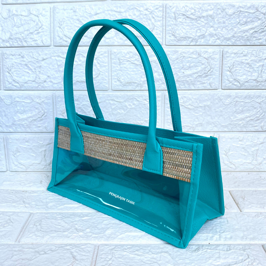 

Tas Hampers Mika Mendong Untuk 3 Toples Silinder (Hijau Tosca) Tas Parcel Mika Transparan