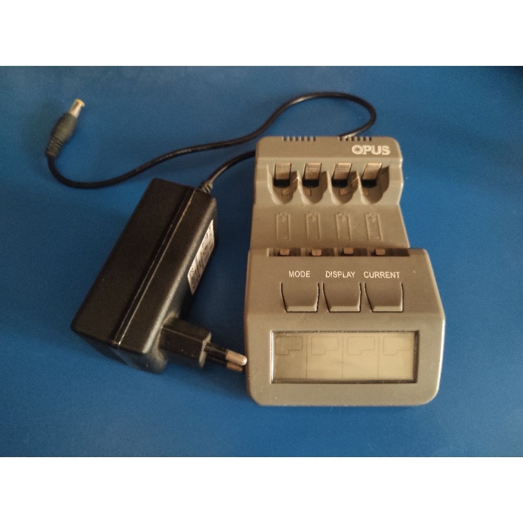Charger Baterai AA Opus C700