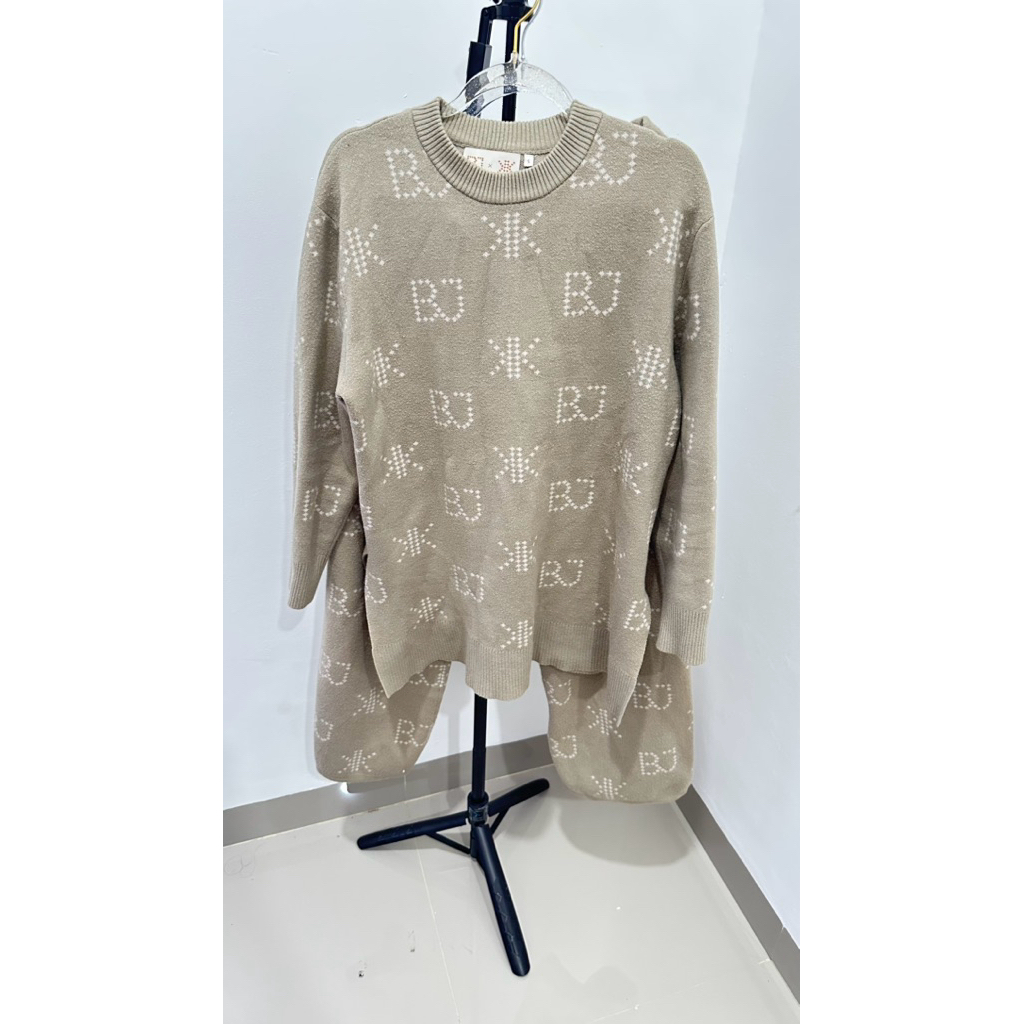 Preloved Oneset knitt Benang Jarum x Khanan. very Rare item must have