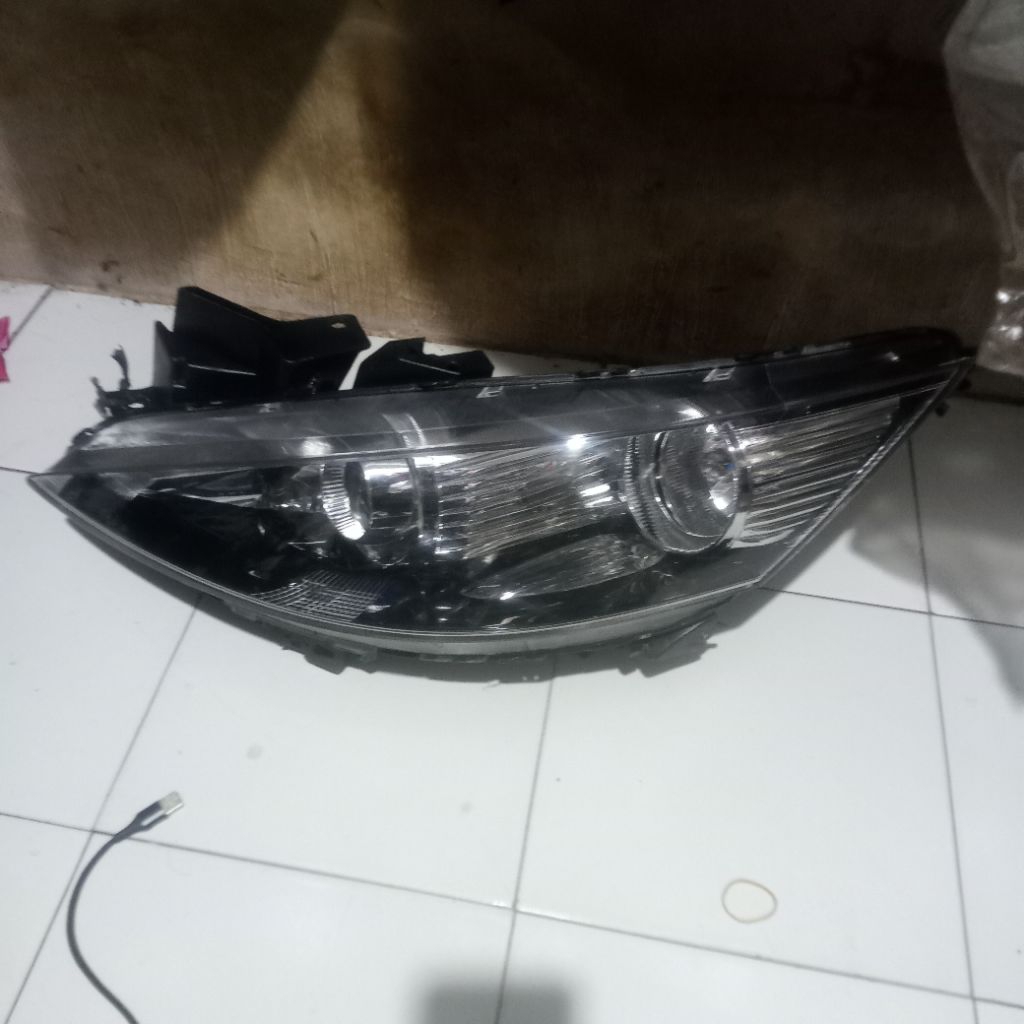 Headlamp Lampu Depan Mazda Biante