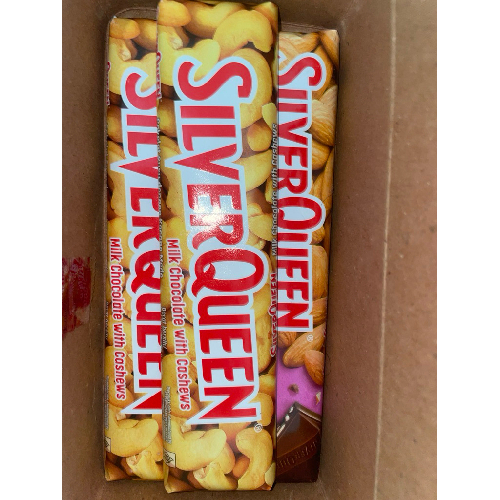

SILVERQUEEN cokelat susu dengan kacang mede berat 55 g (milk chocolate with cashews)