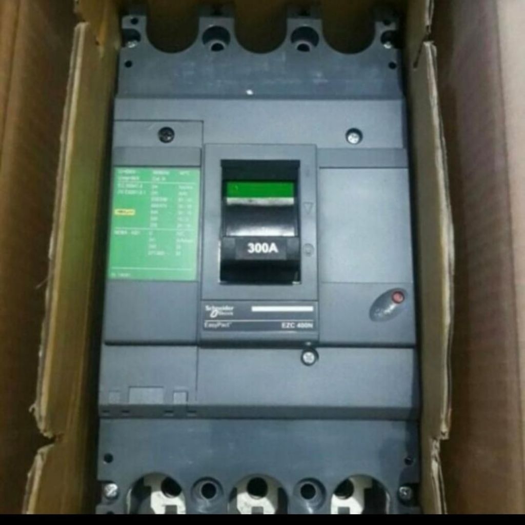 MCCB SCHNEIDER EZC400 300A 3pole