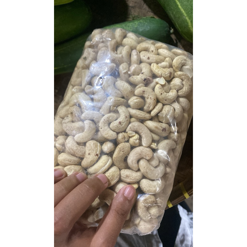 

KACANG METE MENTAH