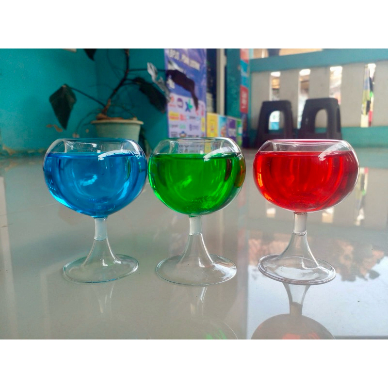 hiasan kaca unik model gelas untuk dekorasi lemari kaca kristal