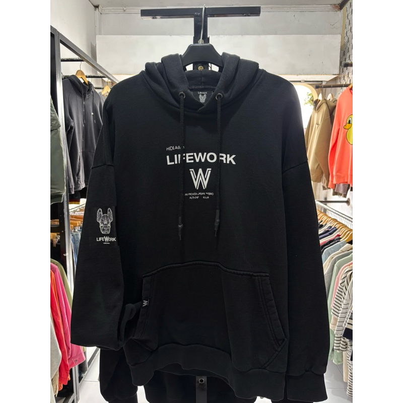 Lifework Hoodie Hitam