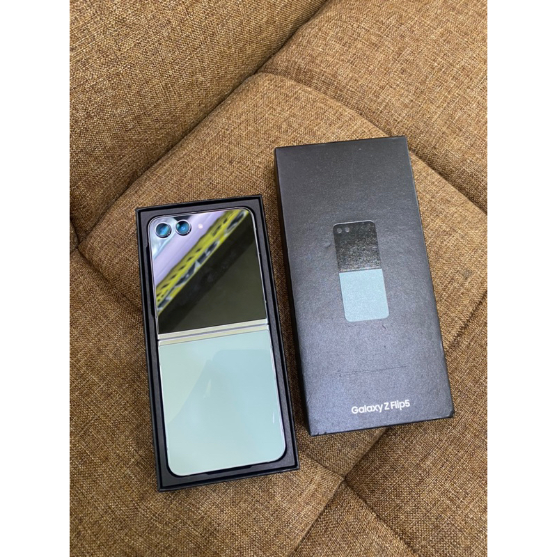 Samsung galaxy Zflip5 8/256gb
