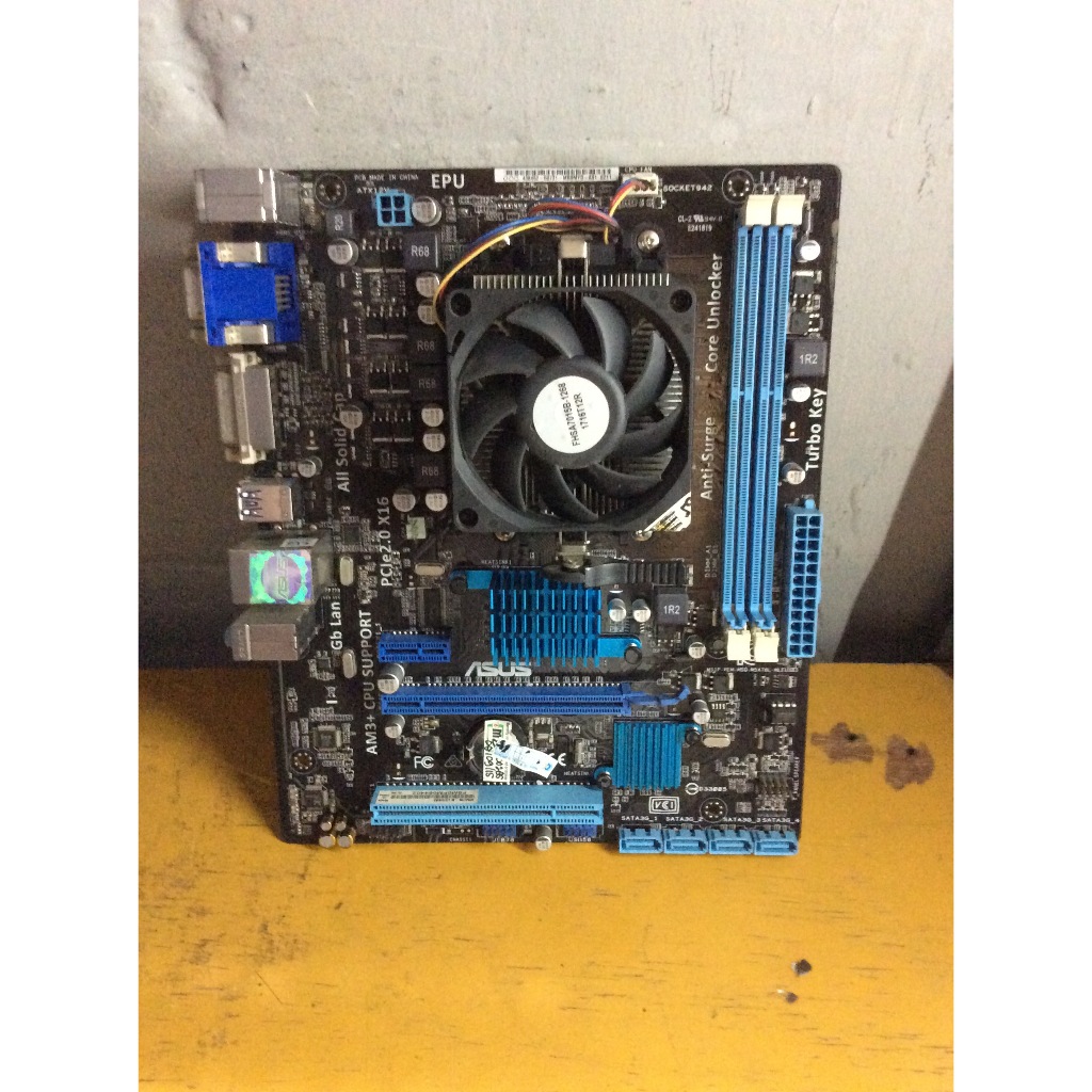 Motherboard AM3+ dan procie AMD FX4300 atau 4 core Plus Fan USB 3 Ready  Normal siap pakai